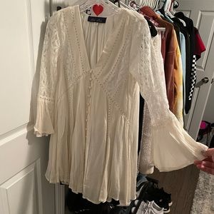 White lace long sleeve dress